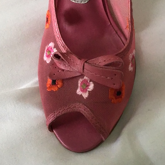 BCBGirls Pink Flower Mesh Peeptoe sz. 6 - Picture 7 of 7